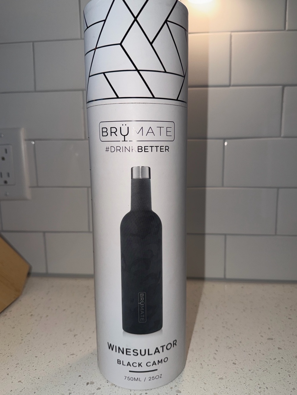 BrüMate Winesulator Wine Bottle Insulator – Black Camo (25oz) NWT